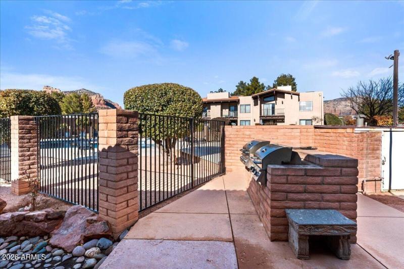 28-Community Grill Area