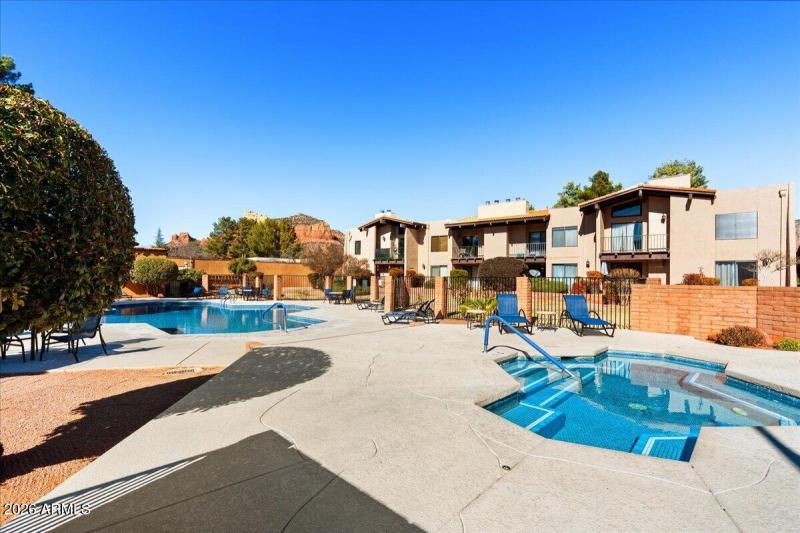 29-Community Pool & Spa