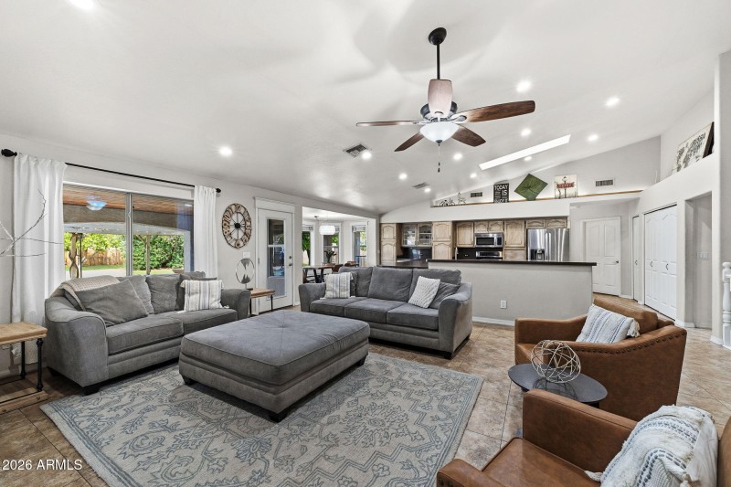 012__1822 E Lexington Ave