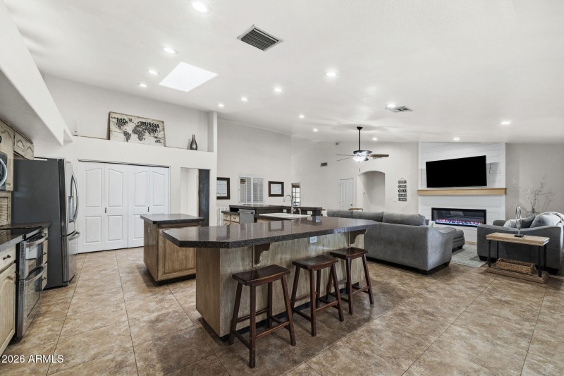 015__1822 E Lexington Ave