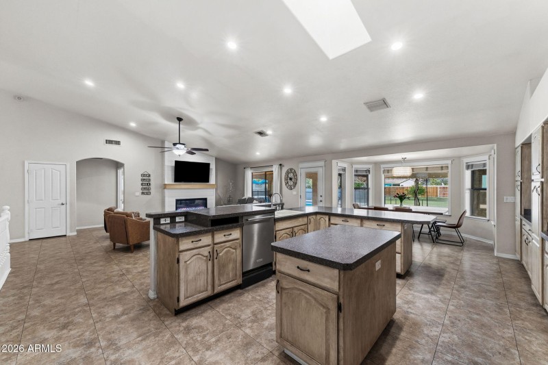 018__1822 E Lexington Ave