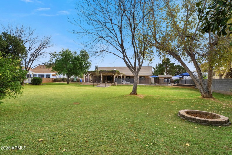 024__1822 E Lexington Ave