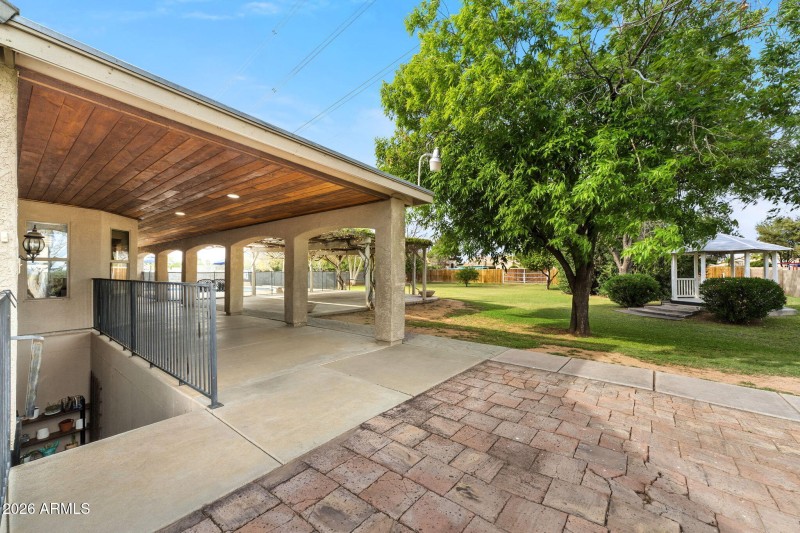 025__1822 E Lexington Ave