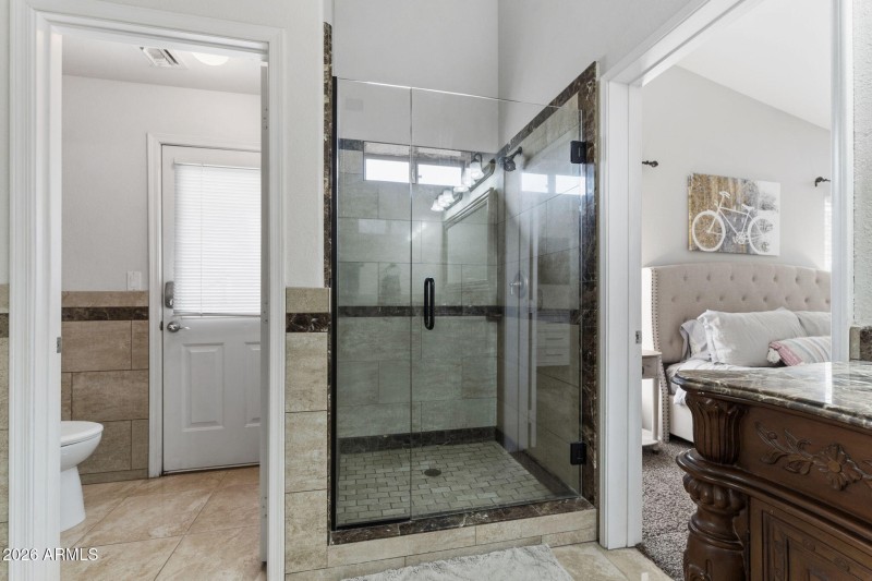 032__1822 E Lexington Ave