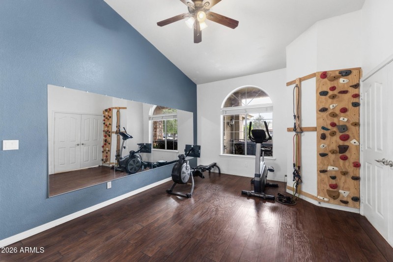 033__1822 E Lexington Ave