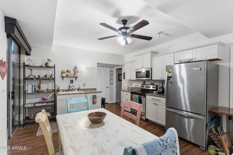 038__1822 E Lexington Ave