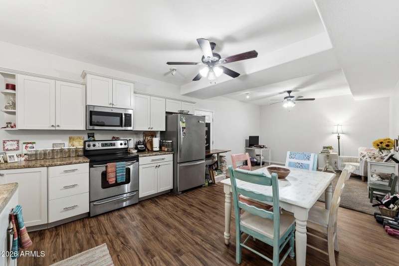 040__1822 E Lexington Ave