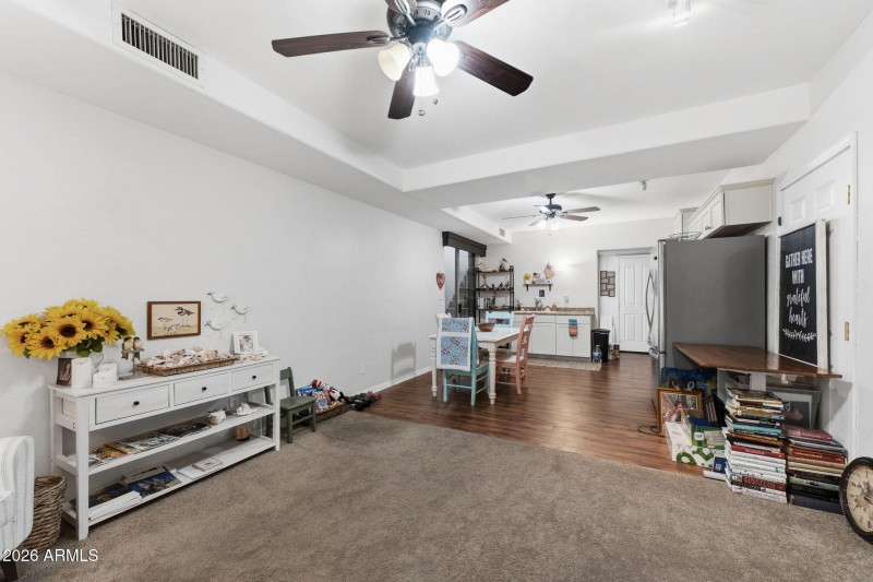 041__1822 E Lexington Ave