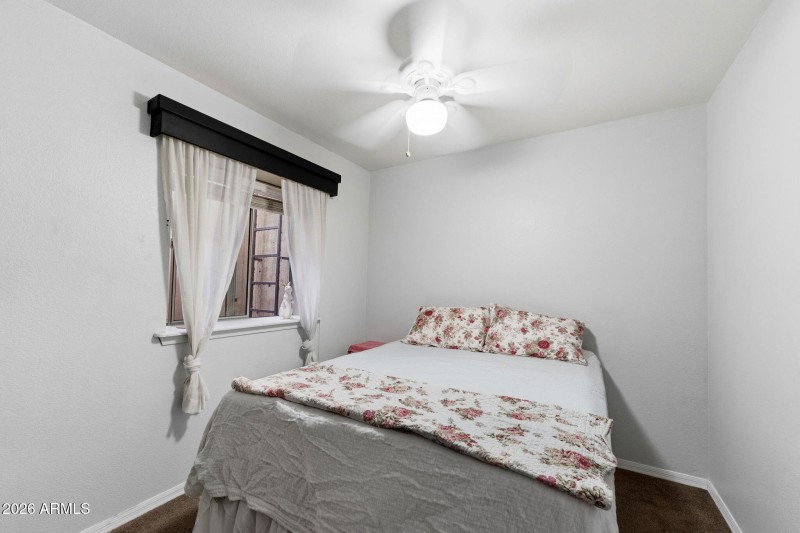 042__1822 E Lexington Ave