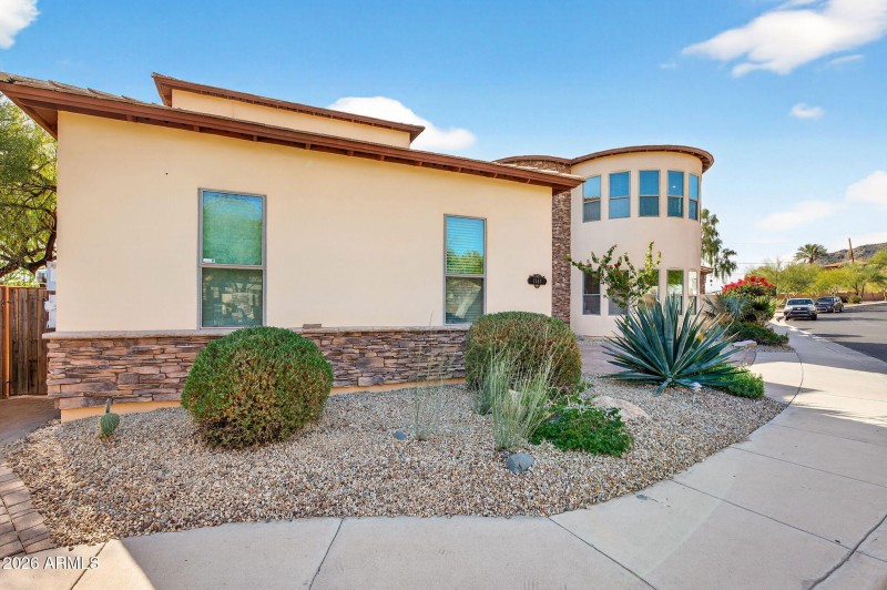 Corner-Style Curved Architecture