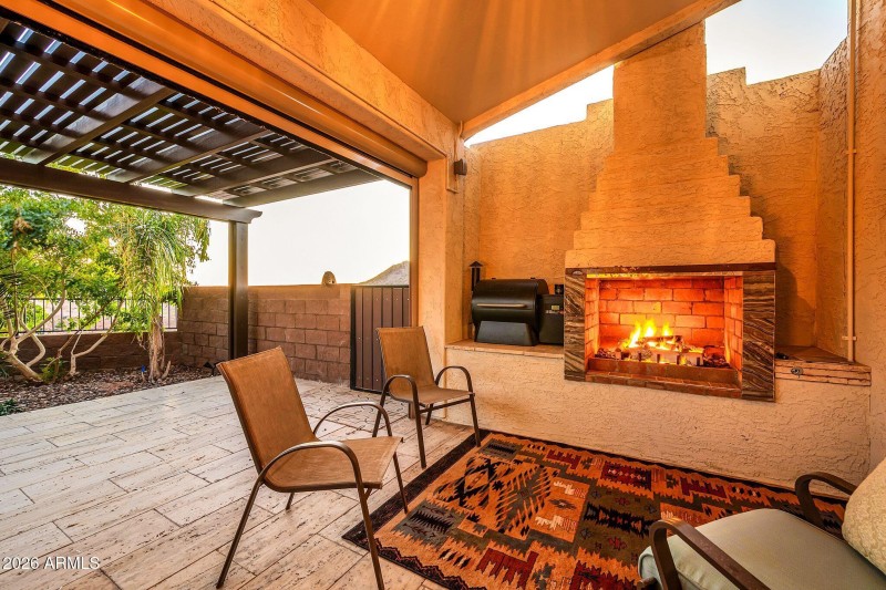 565 W Perkins St Twilight-18