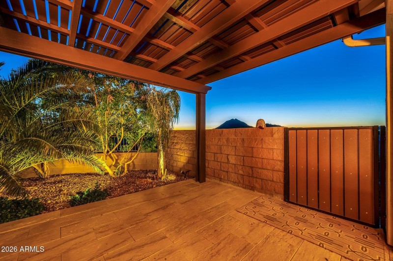 565 W Perkins St Twilight-23