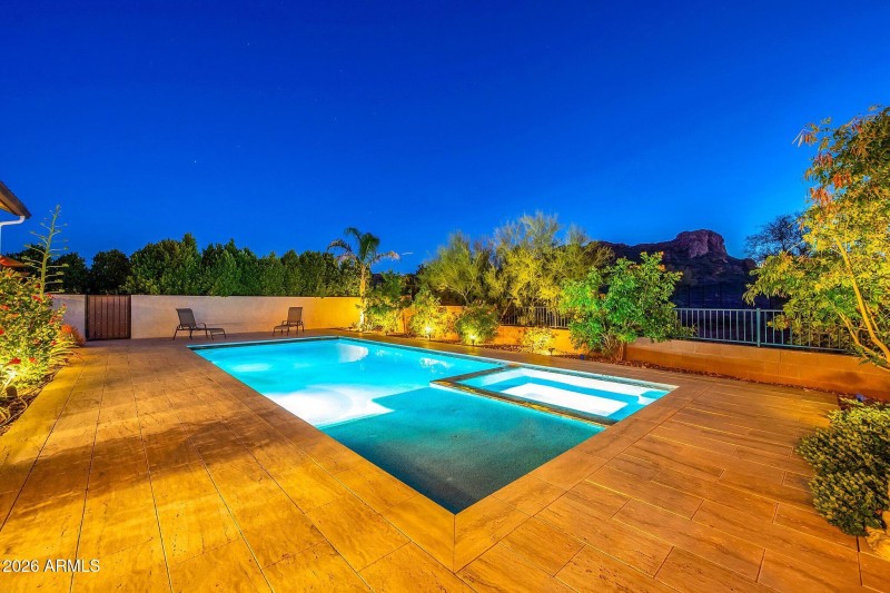 565 W Perkins St Twilight-22