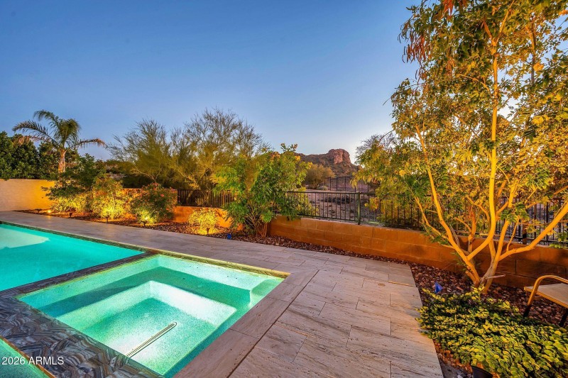 565 W Perkins St Twilight-35