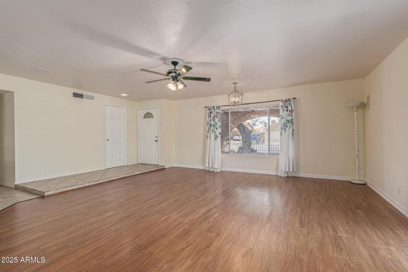 2300 E CONCORDA Dr - Living Room