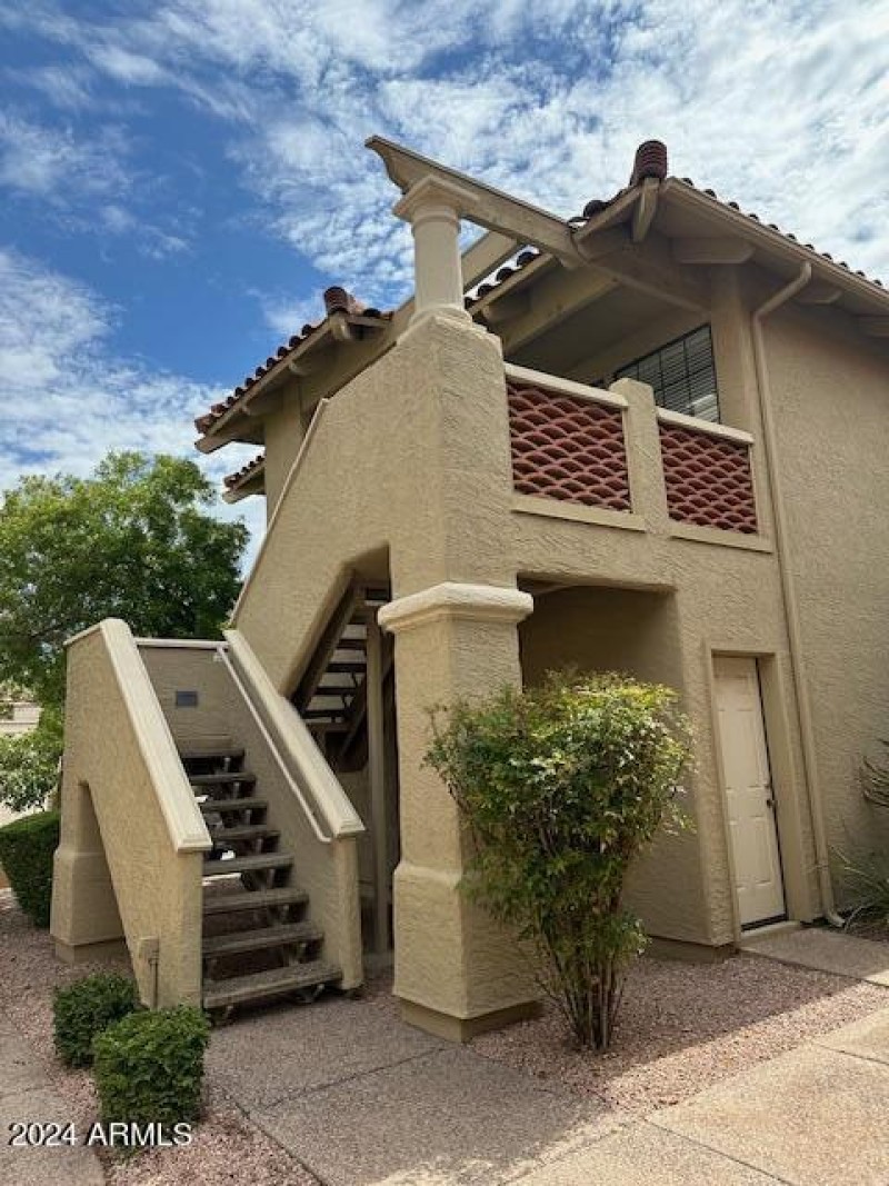 8300-E-Via-de-Ventura-2025-Stairs