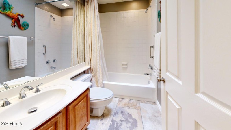 8300-E-Via-de-Ventura-2025-Bathroom 1