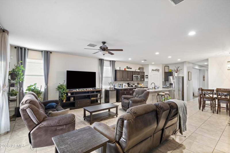 04-Family Room to Kitchen