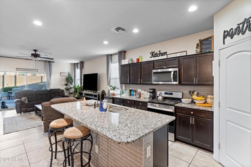 05-Kitchen & Family Room