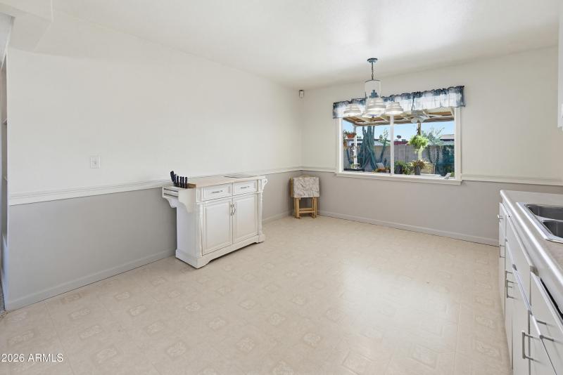 3321 W Greenway Rd-12