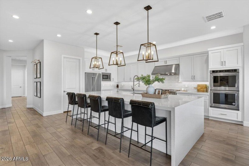 011_25-web-or-mls-63-e_marsh_rd_473