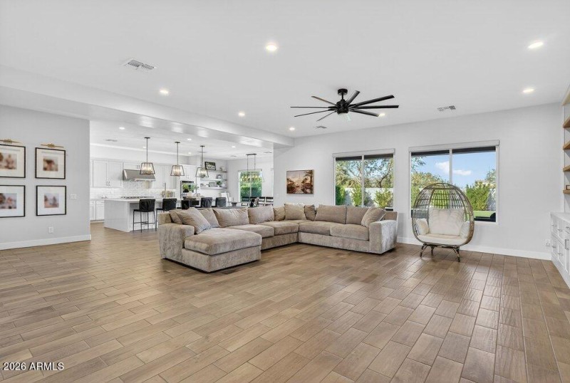 015_11-web-or-mls-77-e_marsh_rd_144