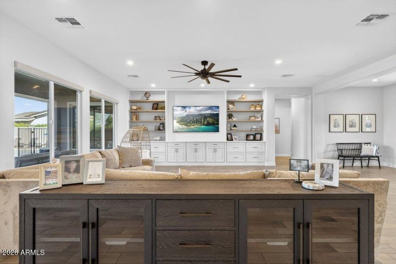 018_14-web-or-mls-74-e_marsh_rd_606