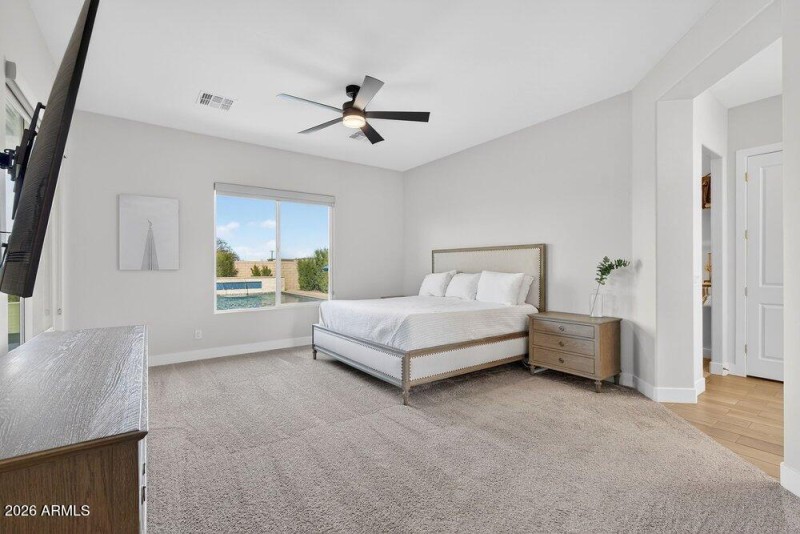 024_45-web-or-mls-52-e_marsh_rd_985