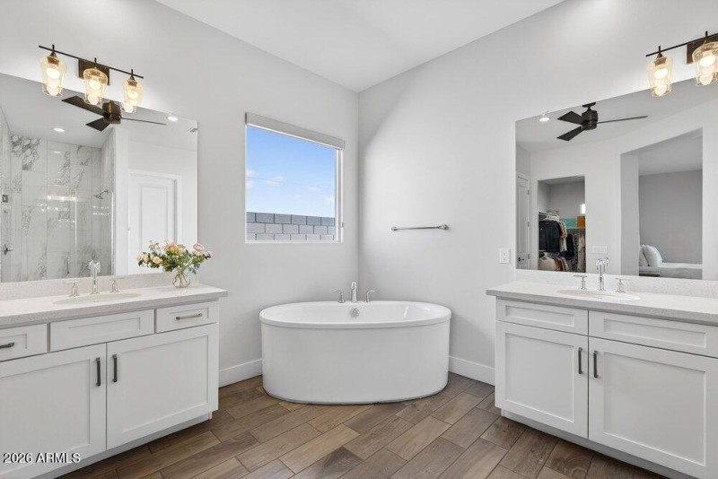 027_49-web-or-mls-56-e_marsh_rd_324