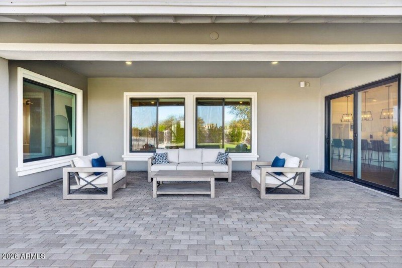 049_79-web-or-mls-00-e_marsh_rd_565