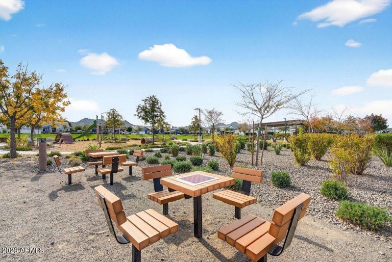 061_113-web-or-mls-21-e_marsh_rd_445