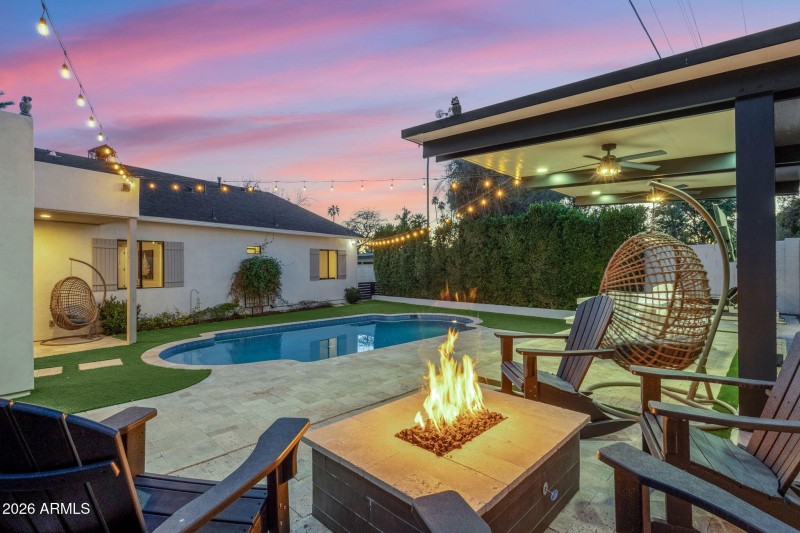 Relaxing Firepit Area