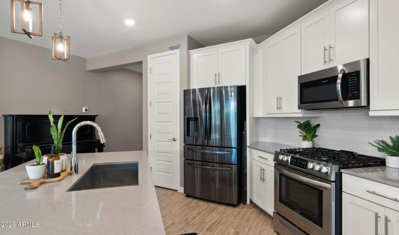 13-web-or-mls-Kitchen1