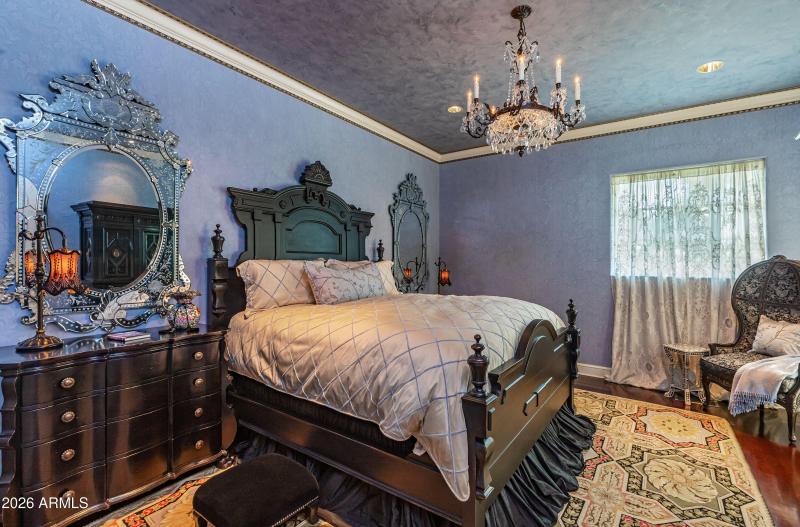 Guest Bedroom w/ En Suite