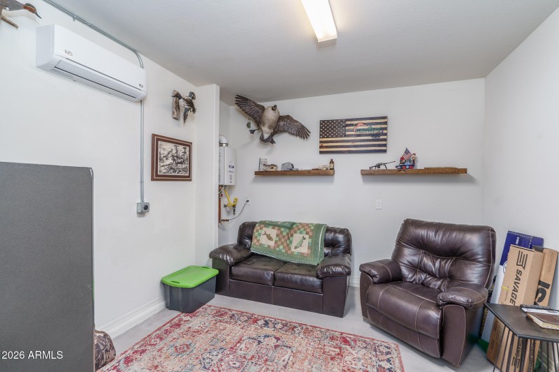 32) GARAGE BONUS ROOM