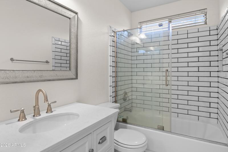 4051 E Melinda Ln-16