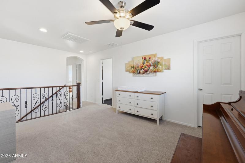 020-upstairs-flex-room