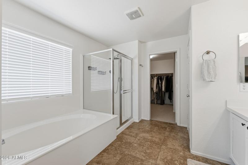 025-primary-bathroom