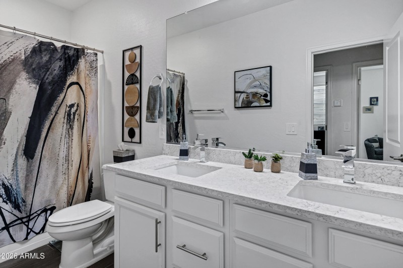 1825 E Hampton Ln-18