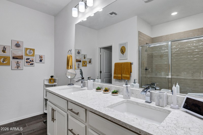 1825 E Hampton Ln-22