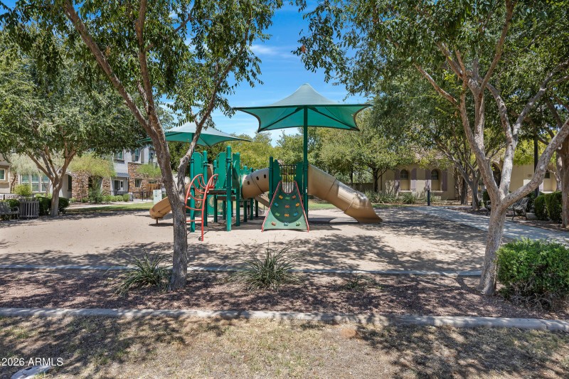 1825 E Hampton Ln-42