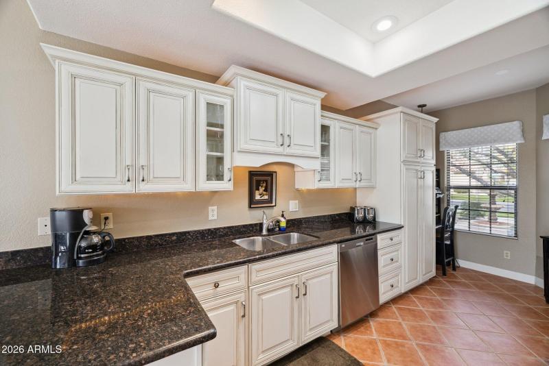 15-web-or-mls-7949-e-joshua-tree-ln