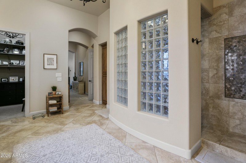 Large Primary Shower