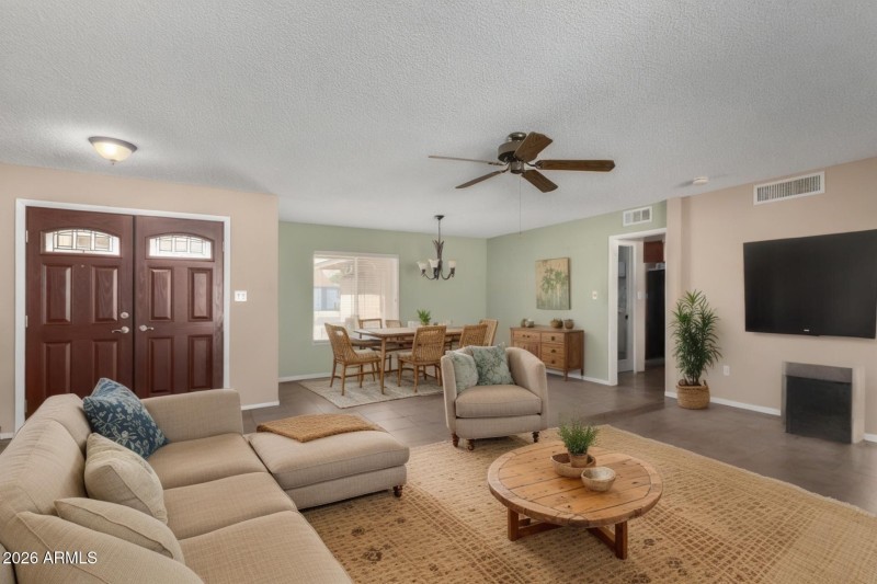 01c032e0-288f-41b4-a7a0-ba58c3ecd97c (1)