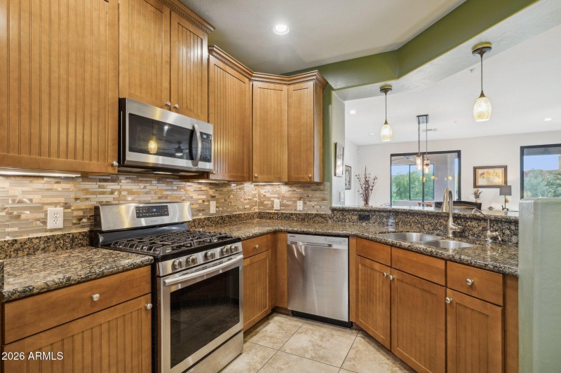 10-web-or-mls-13450-e-via-linda-unit-202