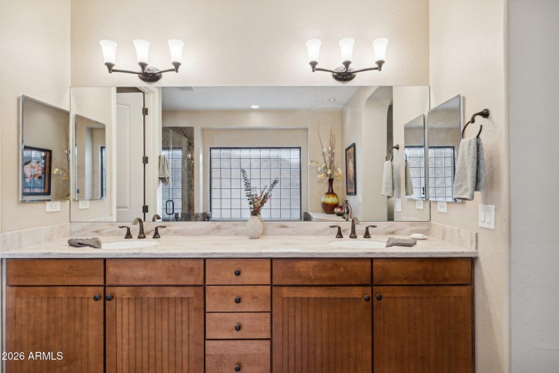 16-web-or-mls-13450-e-via-linda-unit-202