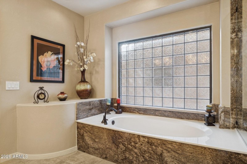 17-web-or-mls-13450-e-via-linda-unit-202