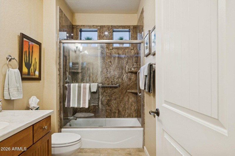 30-web-or-mls-13450-e-via-linda-unit-202