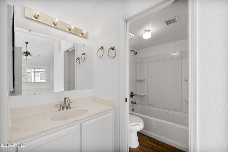 23 - Master bathroom