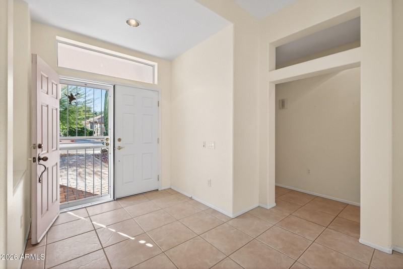 11_15614_W_Futura_Dr10_mls